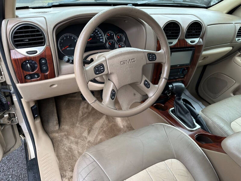 2004 GMC Envoy SLT photo 10