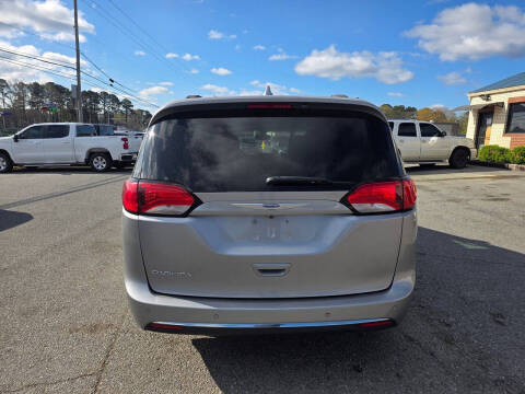 2017 Chrysler Pacifica Touring-L