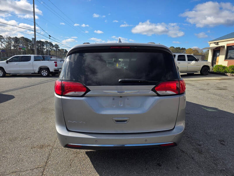 2017 Chrysler Pacifica Touring-L