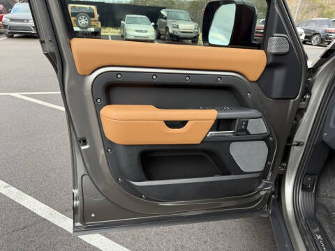 2024 Land Rover Defender 130 P400 X-Dynamic SE