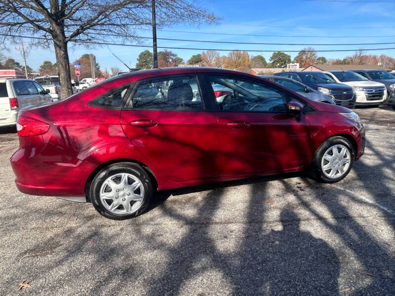 2013 Ford Fiesta SE photo 7