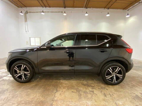 2025 Volvo XC40 B5 Core Bright Theme
