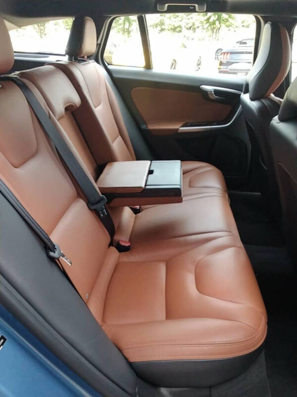 2015 Volvo V60 T5 Drive-E Platinum