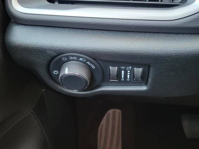 2026 Chrysler Voyager LX