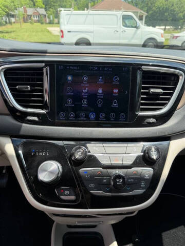 2017 Chrysler Pacifica Touring-L Plus
