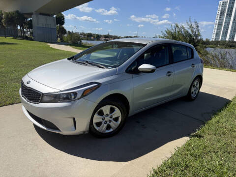 2017 Kia Forte5 LX