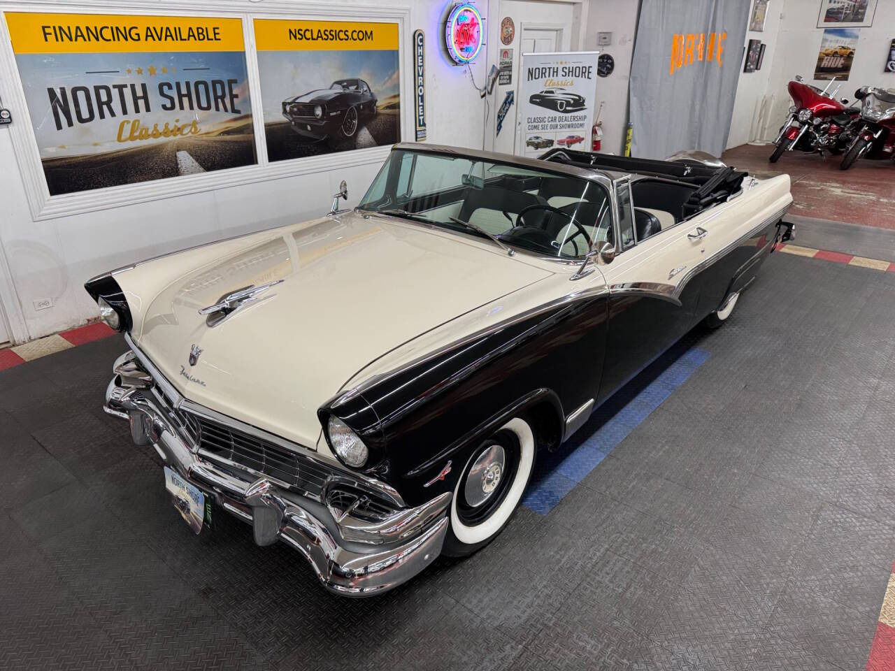 1956 Ford Fairlane 22