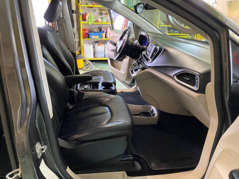 2017 Chrysler Pacifica Touring Plus