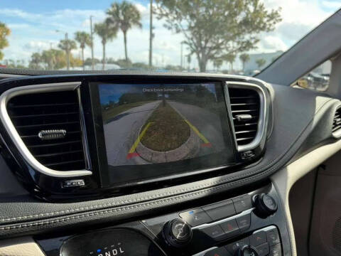 2022 Chrysler Pacifica Hybrid Touring L