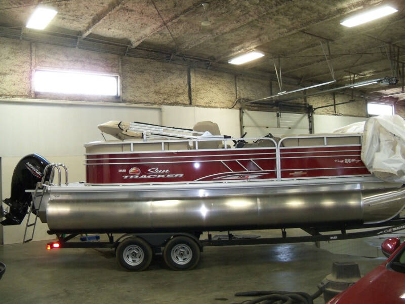 2023 Sun Tracker Party Barge 22 XP3