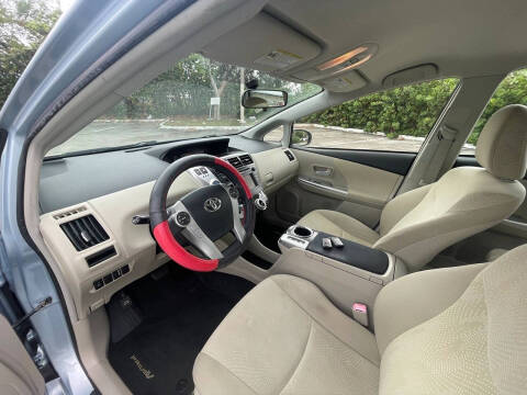 2014 Toyota Prius v Two