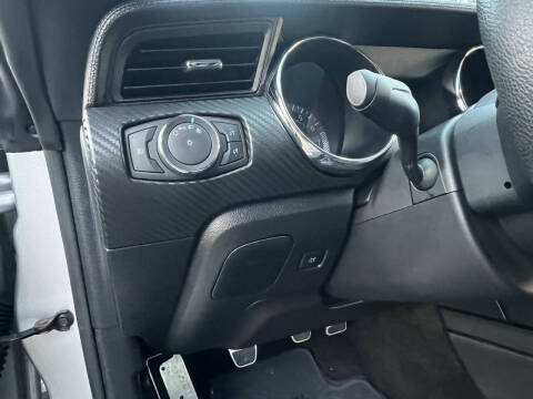 2015 Ford Mustang V6