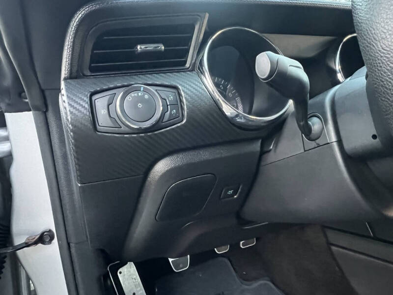 2015 Ford Mustang V6