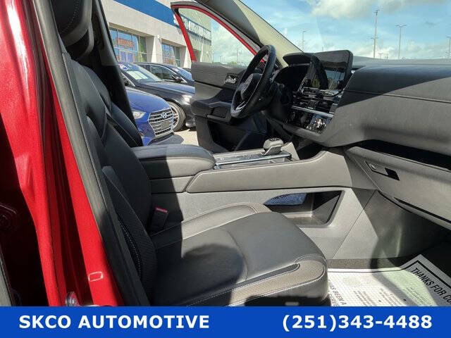 2024 Nissan Pathfinder SL