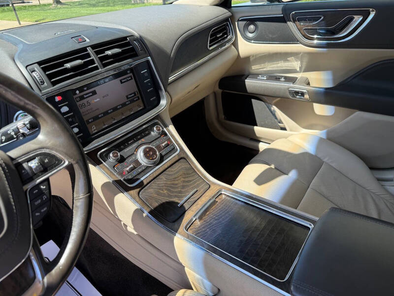 2017 Lincoln Continental Select