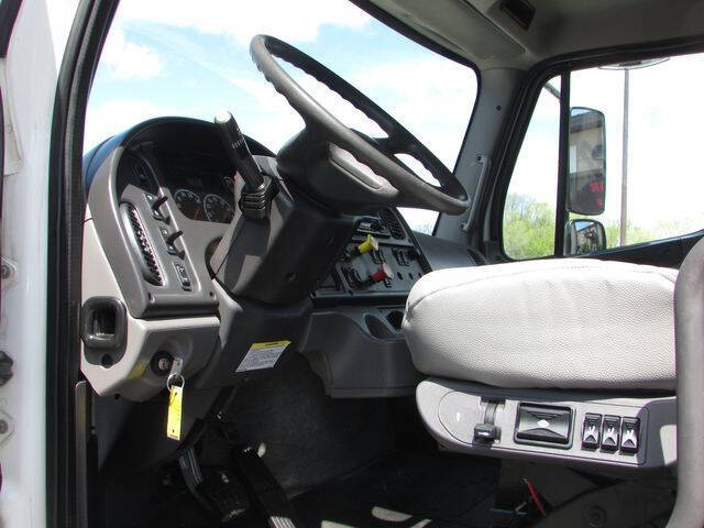 2014 Freightliner M2 106