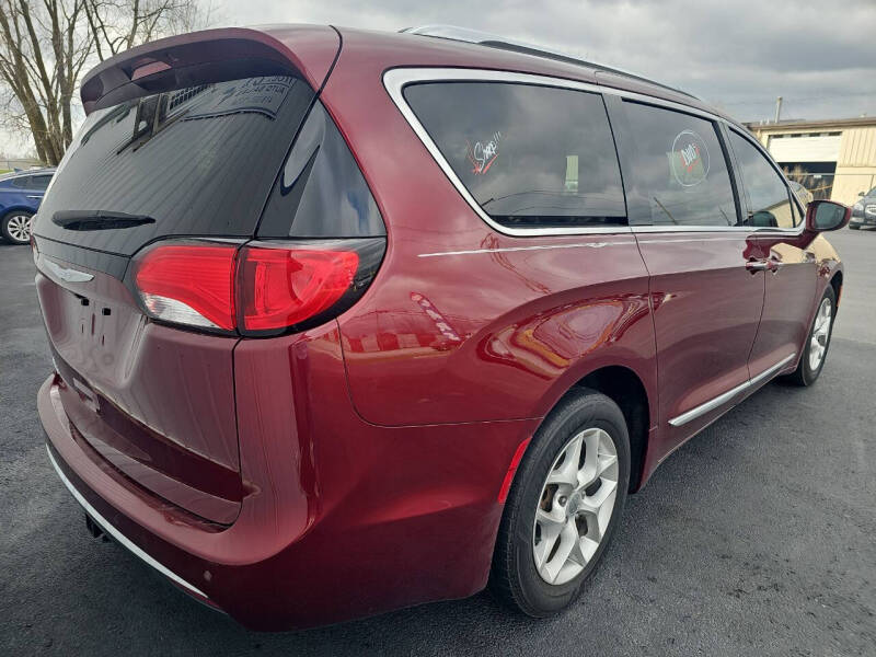 2017 Chrysler Pacifica Touring-L Plus