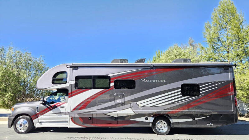 2021 Thor Motor Coach Magnitude