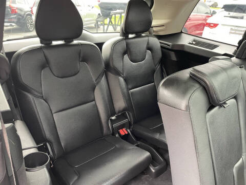 2017 Volvo XC90 T6 Momentum