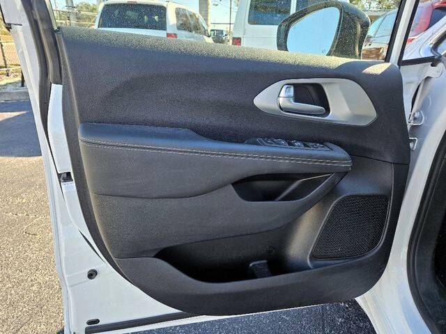 2024 Chrysler Pacifica Touring
