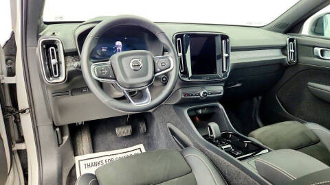 2025 Volvo XC40 B5 Plus Dark Theme