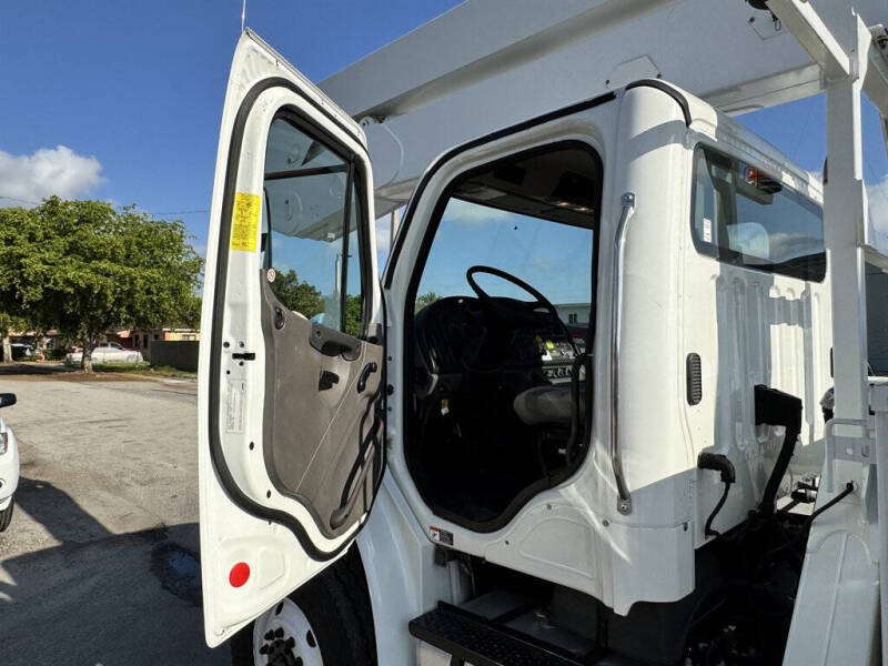 2017 Freightliner M2 106