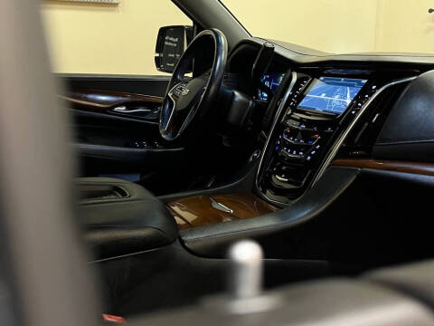 2018 Cadillac Escalade Luxury