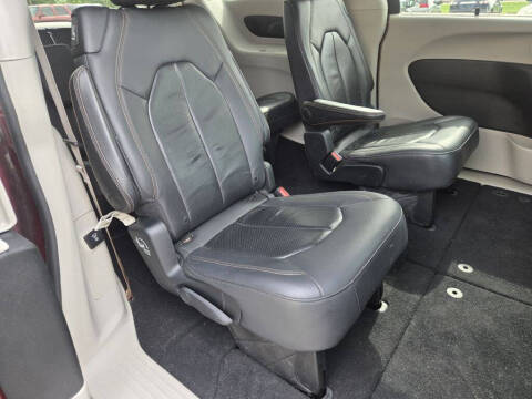 2017 Chrysler Pacifica Touring-L Plus