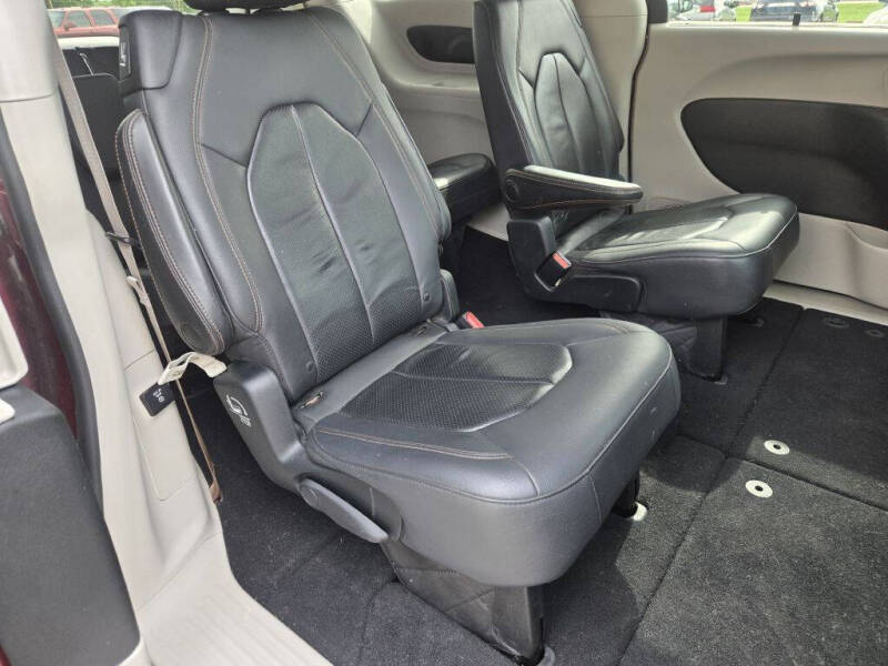 2017 Chrysler Pacifica Touring-L Plus