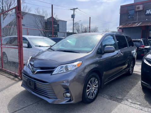 2019 Toyota Sienna XLE 8-Passenger