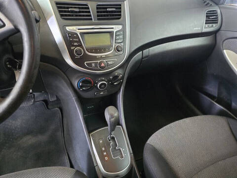 2012 Hyundai Accent GS