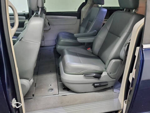2014 Volkswagen Routan SE