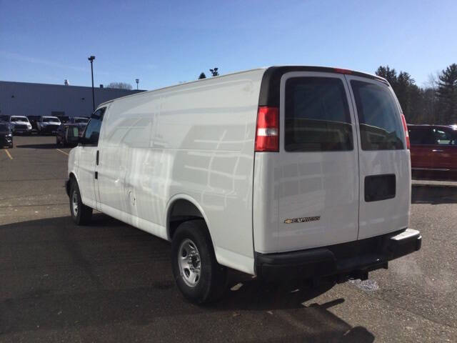 2025 Chevrolet Express 3500