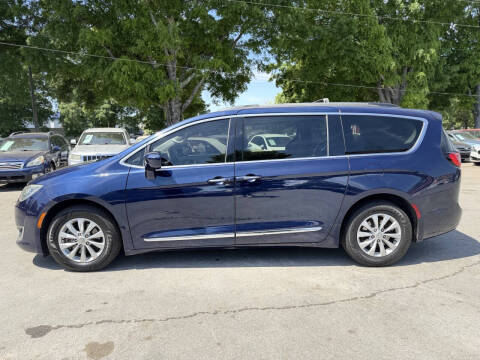 2017 Chrysler Pacifica Touring-L