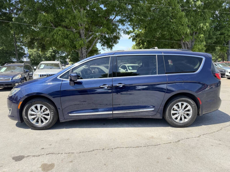 2017 Chrysler Pacifica Touring-L