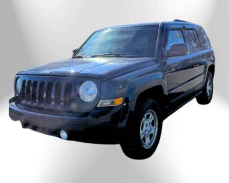 2013 Jeep Patriot for sale at R&R Car Company in Mount Clemens MI