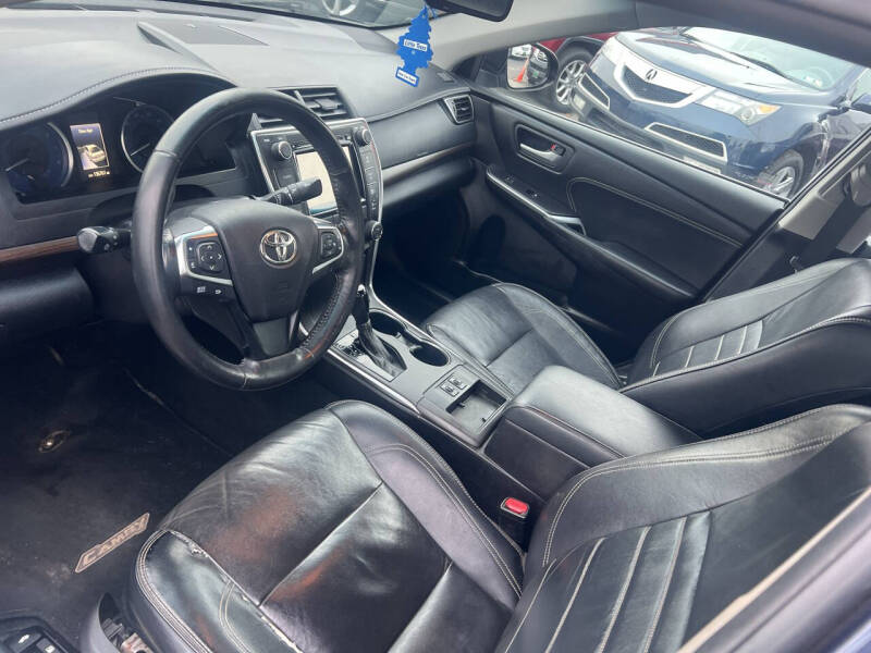 2016 Toyota Camry XLE photo 10