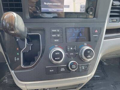 2017 Toyota Sienna XLE 8-Passenger