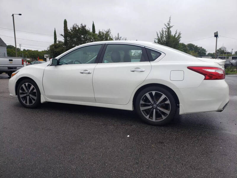 2016 Nissan Altima SR photo 6