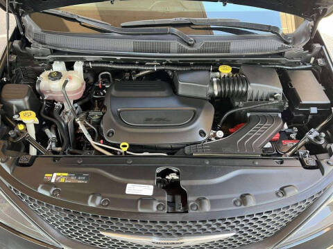 2022 Chrysler Voyager LX