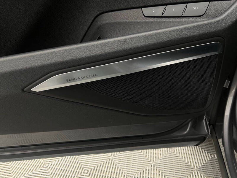 2022 Audi e-tron quattro Premium Plus