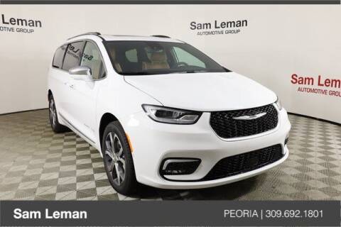 2024 Chrysler Pacifica for sale at Sam Leman Chrysler Jeep Dodge of Peoria in Peoria IL