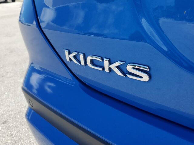 2022 Nissan Kicks SR