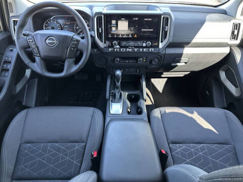 2025 Nissan Frontier SV
