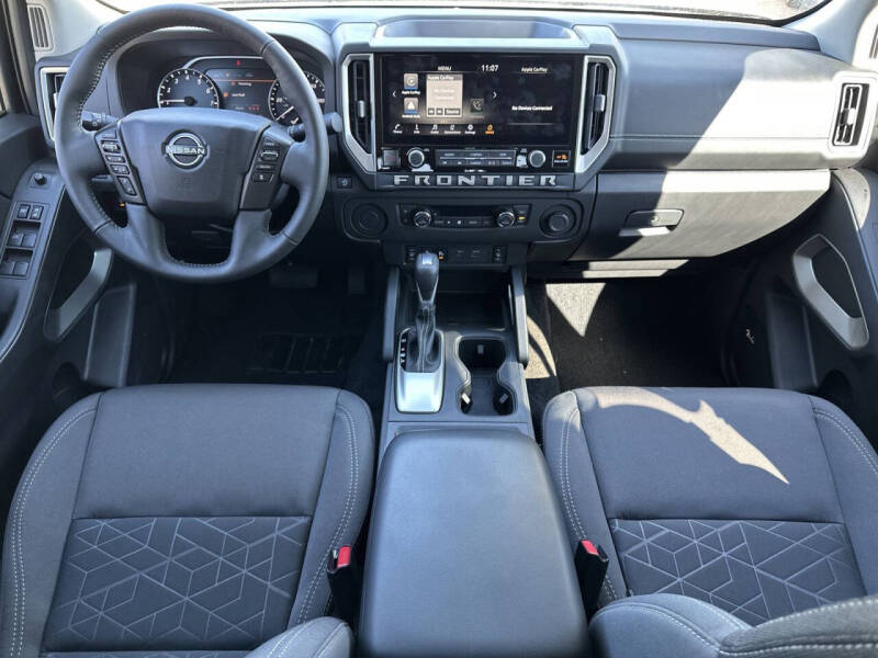 2025 Nissan Frontier SV