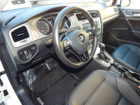 2016 Volkswagen Golf TSI SE