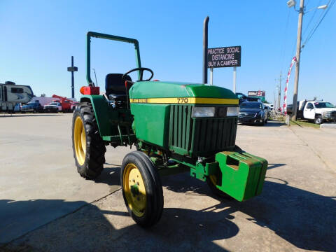 2001 John Deere 770