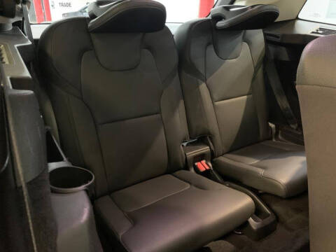 2022 Volvo XC90 T6 Momentum 7-Passenger