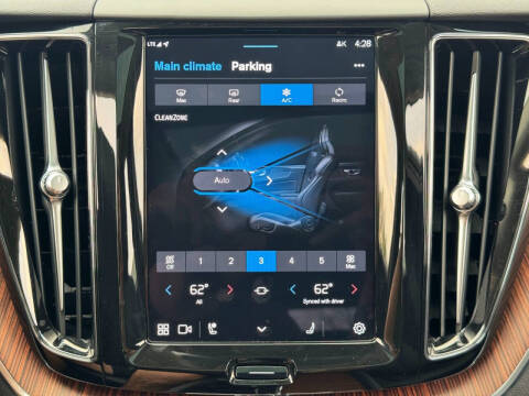 2024 Volvo XC60 B5 Plus Dark Theme