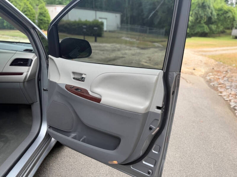 2012 Toyota Sienna XLE 8-Passenger